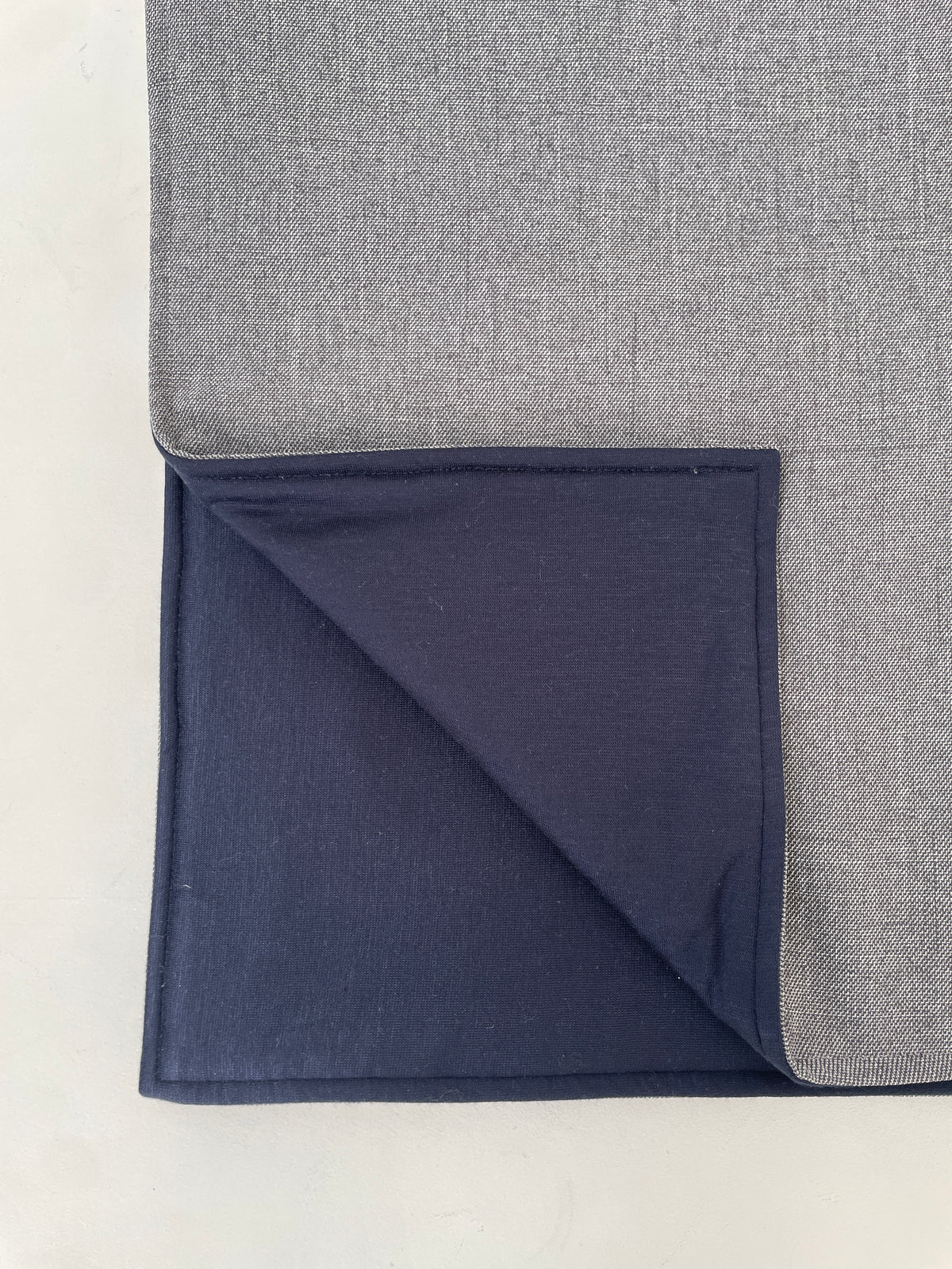 "着れる"ブランケット/Wearable Blanket -gilet-